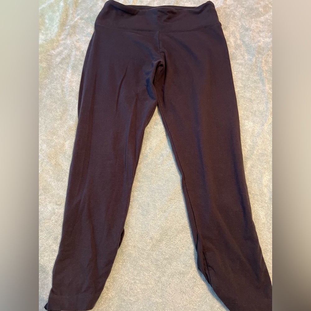 Victoria's Secret Sport Black Capri Twist Leggings M